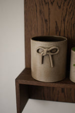 Load image into Gallery viewer, BOW Pot - large
